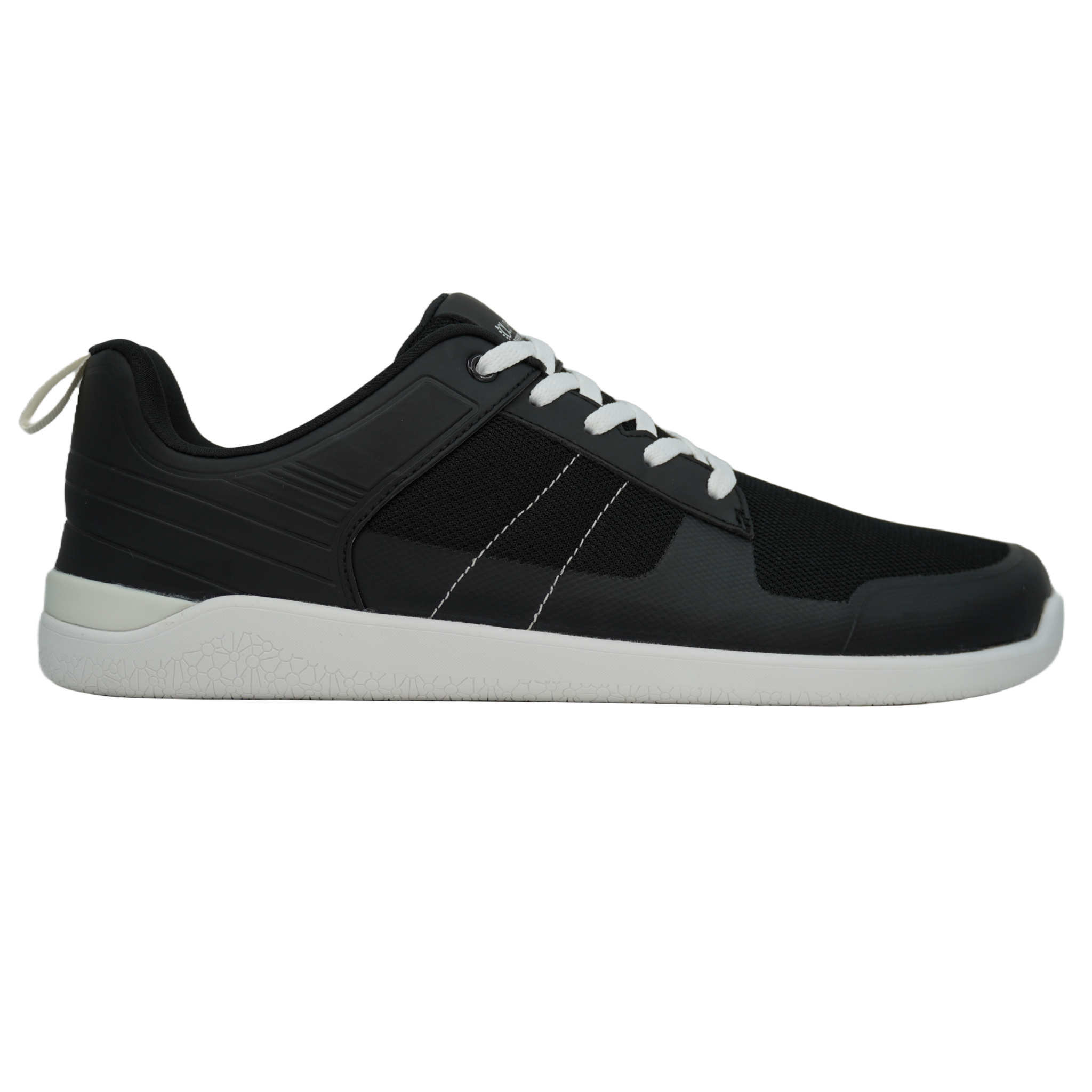 Chaussures barefoot noires et blanches, offrant une expérience de marche naturelle.