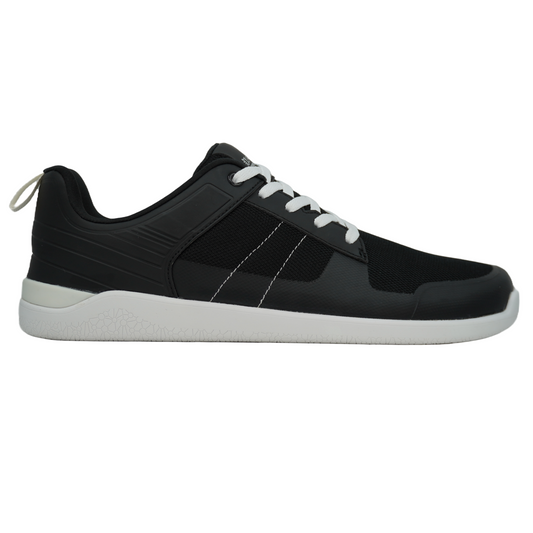 Chaussures barefoot noires et blanches, offrant une expérience de marche naturelle.